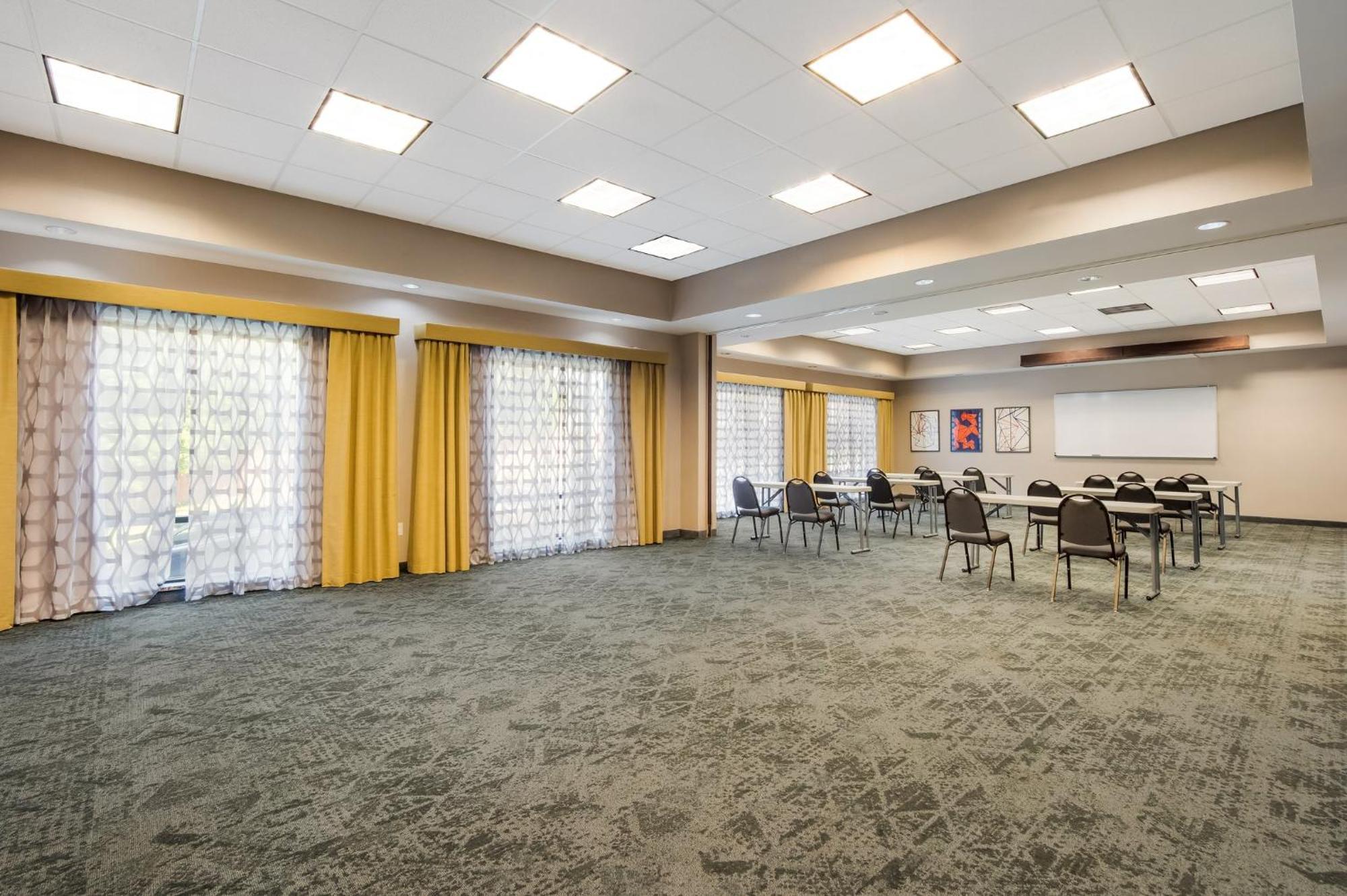 Holiday Inn Express & Suites Lexington By Ihg Luaran gambar